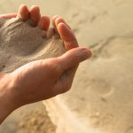 Песок для строительства: виды, применение и важные характеристики